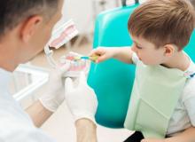 Как приучить ребенка чистить зубки: 10 эффективных способов
