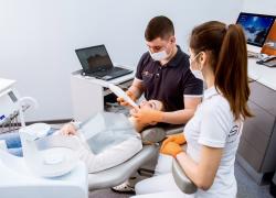 Переваги цифрових технологій в протезуванні та імплантації зубів